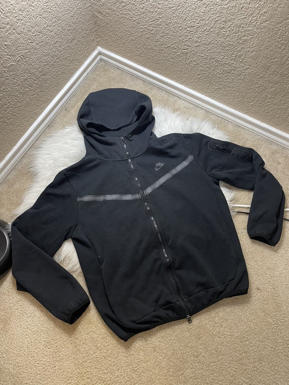 Black Nike Tech Fleece Hoodie Women’s/Teens XL